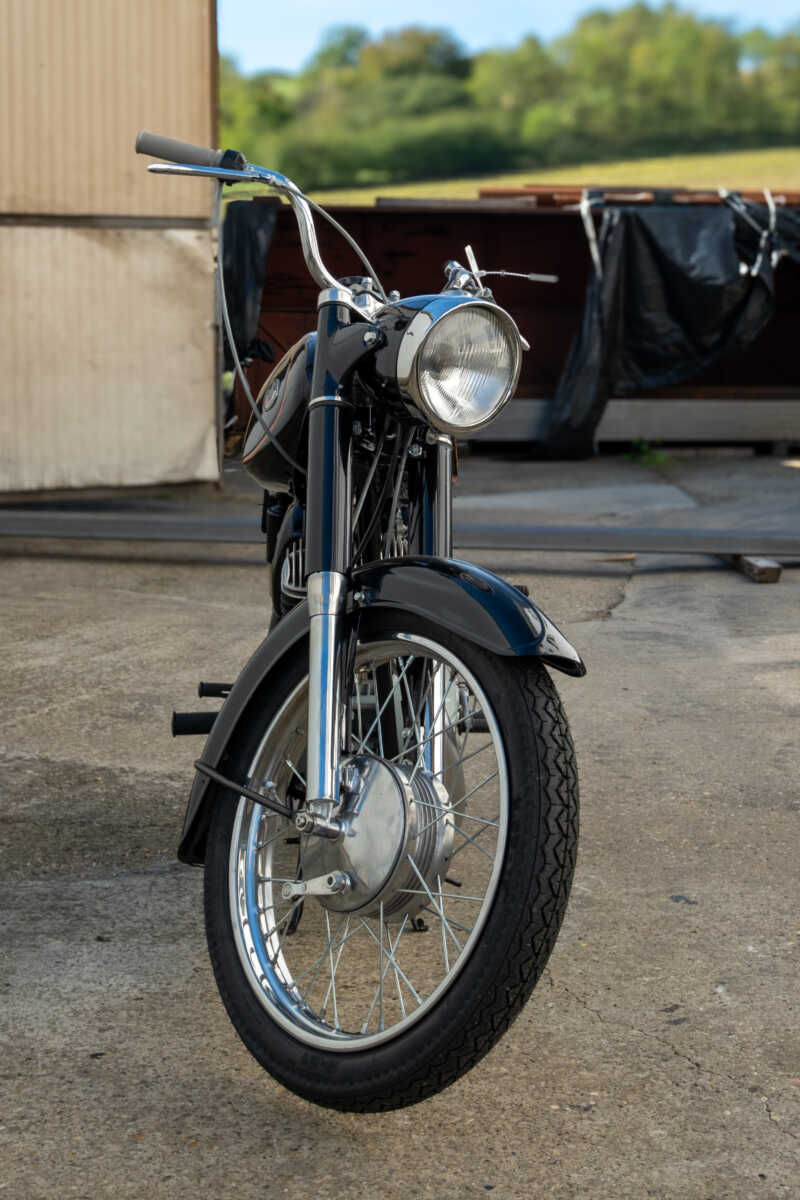 206877 Pannonia P10 Fekete