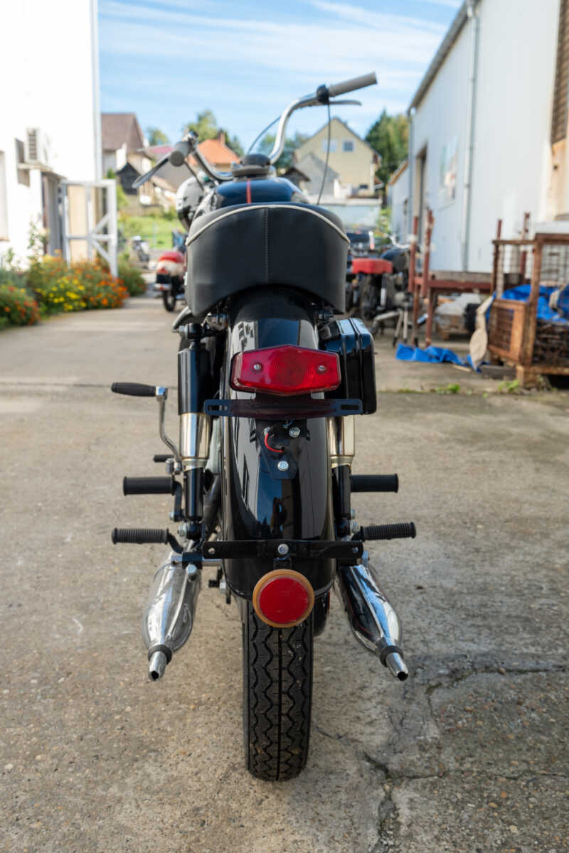206877 Pannonia P10 Fekete