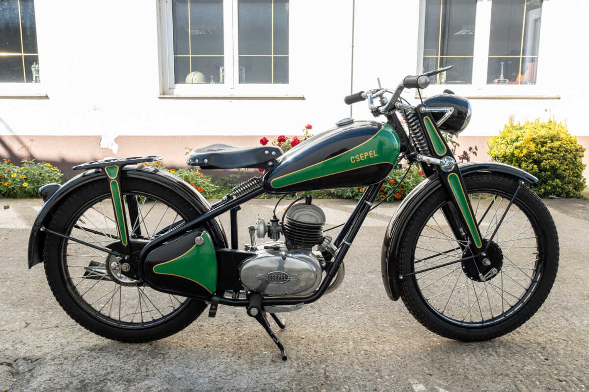 206924 Csepel 125/49 Zöld betétes