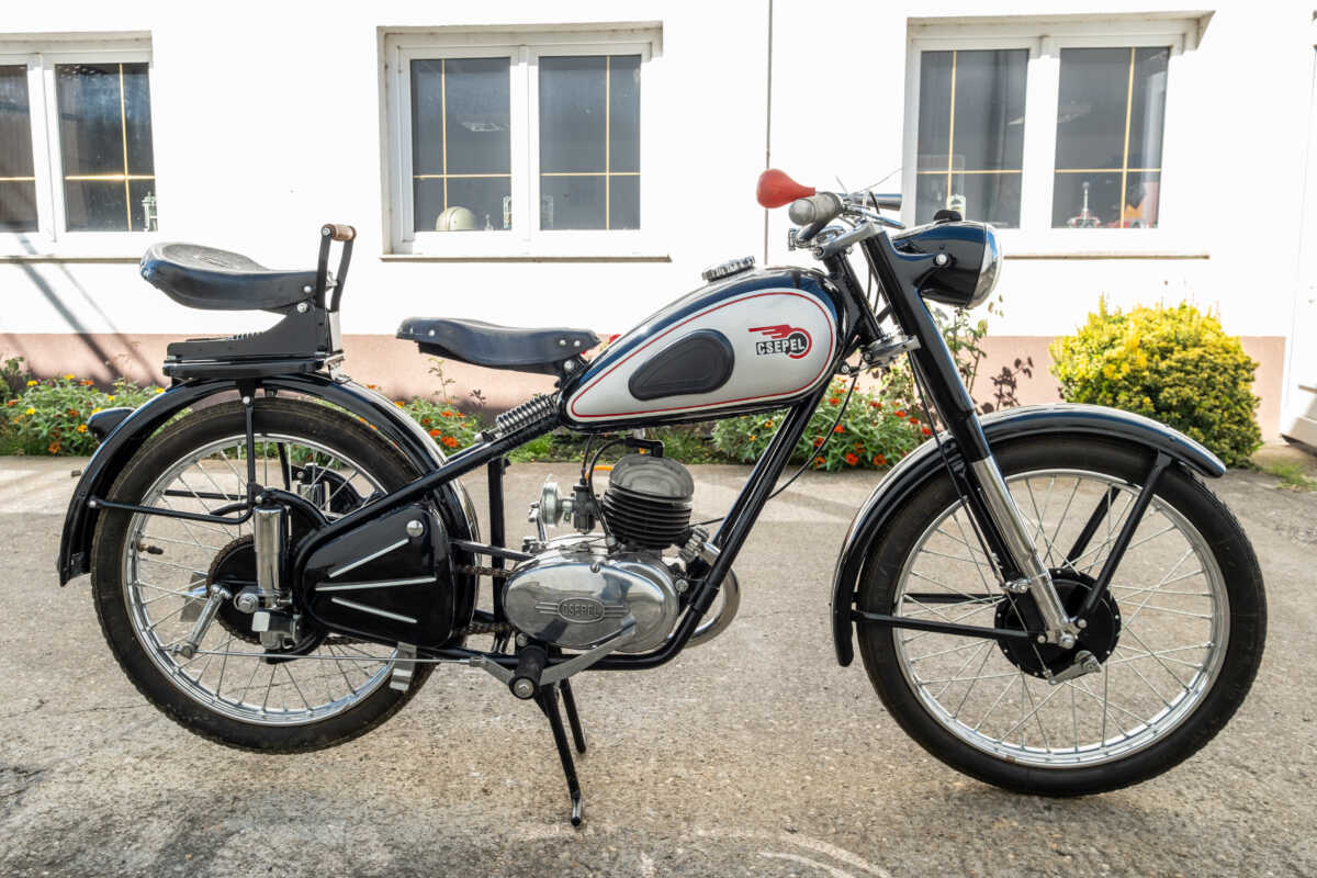 206929 Csepel 125 ezüst tank