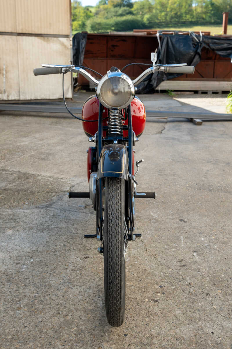 208641 Csepel 125/49 Piros