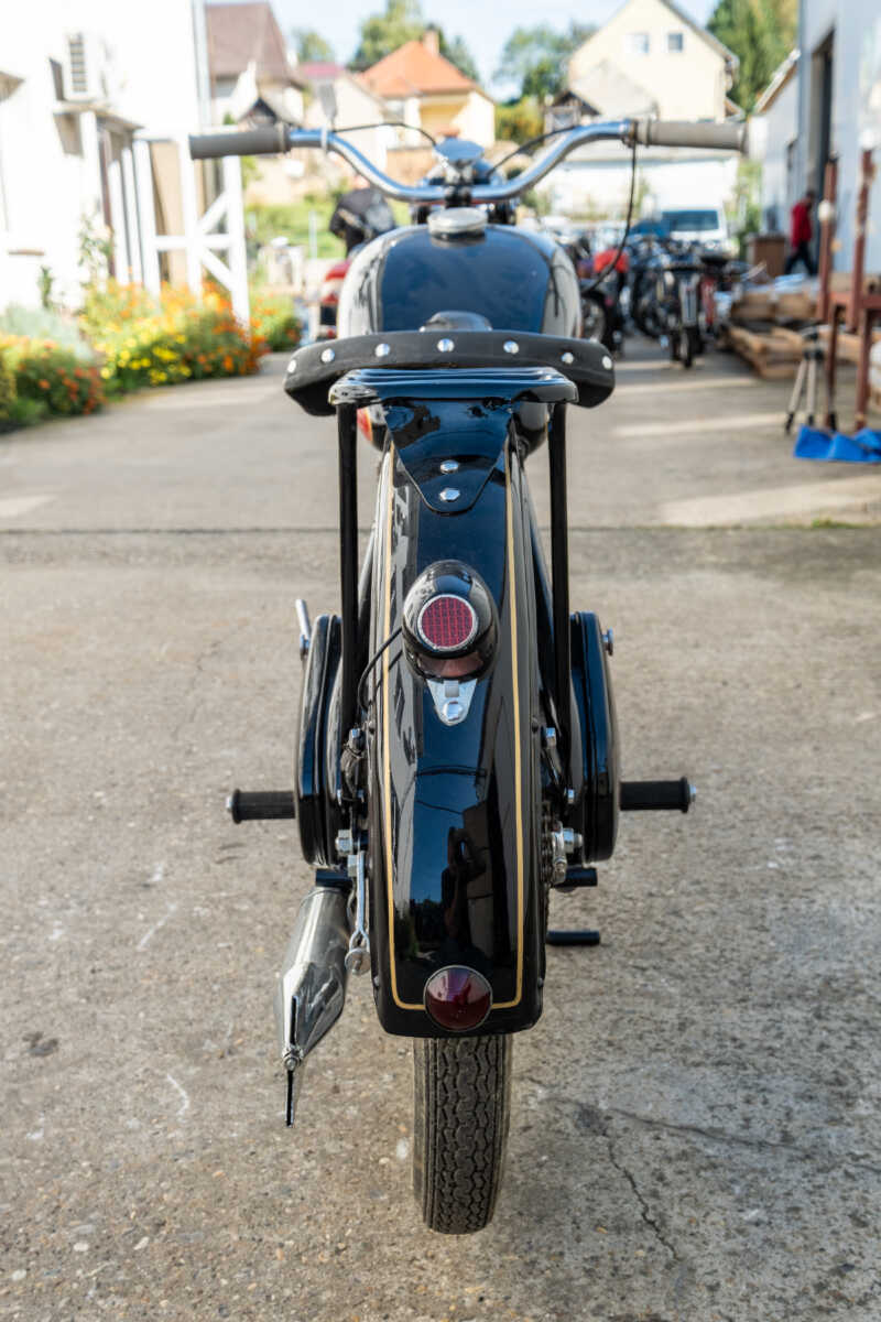 208641 Csepel 125/49 Piros