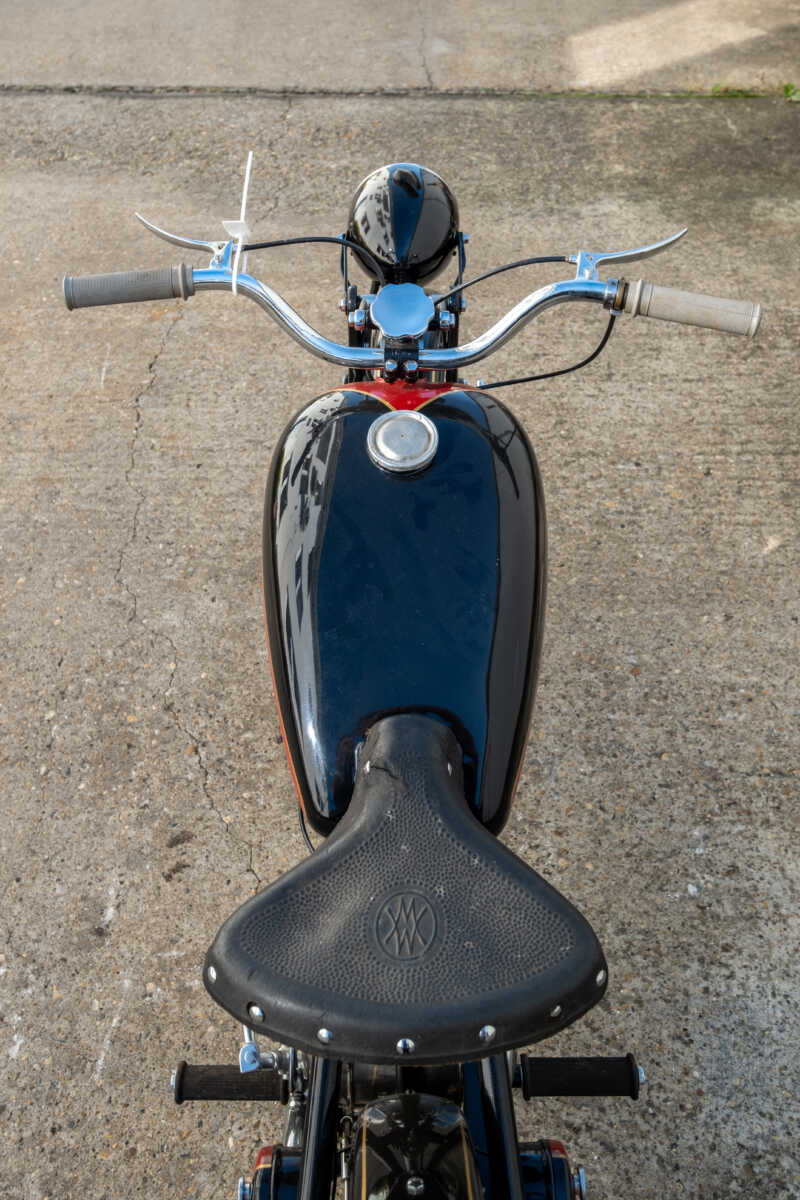 208641 Csepel 125/49 Piros