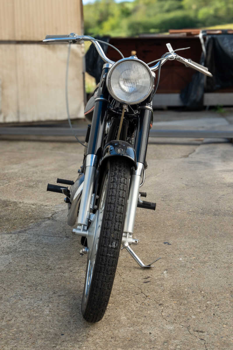 206878 Pannonia P10 Fekete