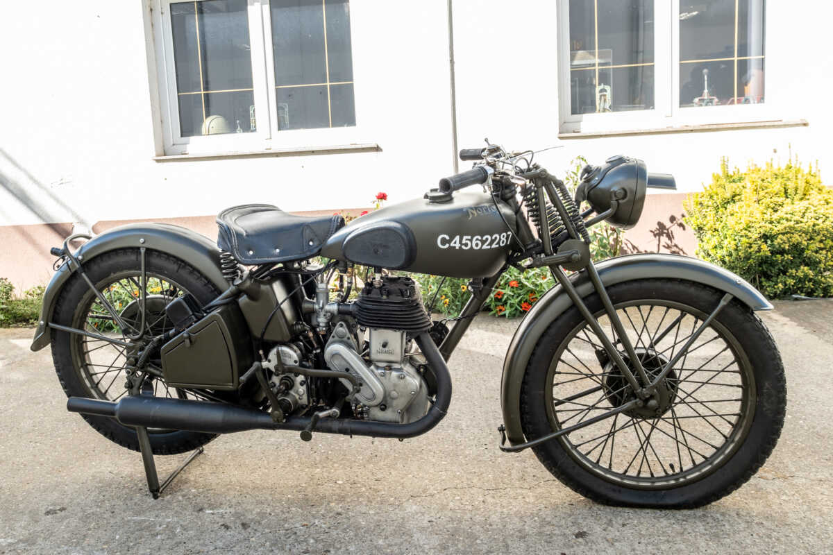 206889 Norton ES Military