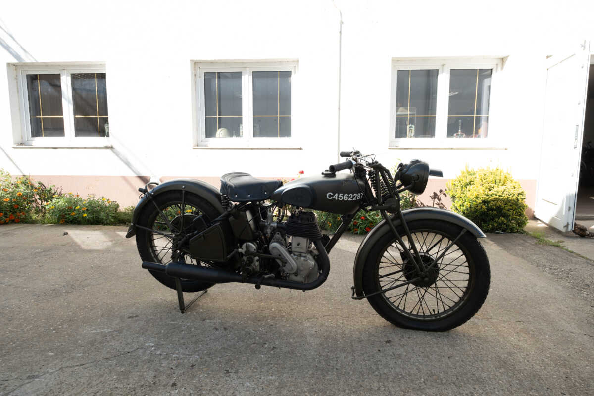 206889 Norton ES Military