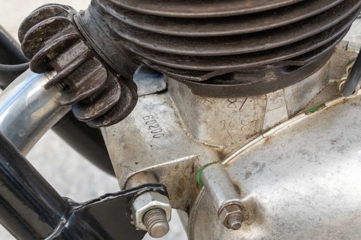 206882 Csepel 125T Ezüst tankos