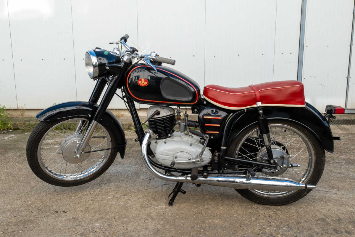 206893 Pannonia T6 Fekete