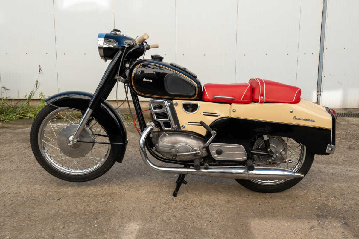 206897 Pannonia TLB Fekete/Vaj