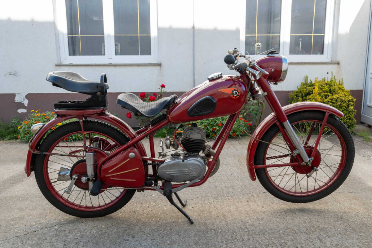 206908 D-Csepel Piros