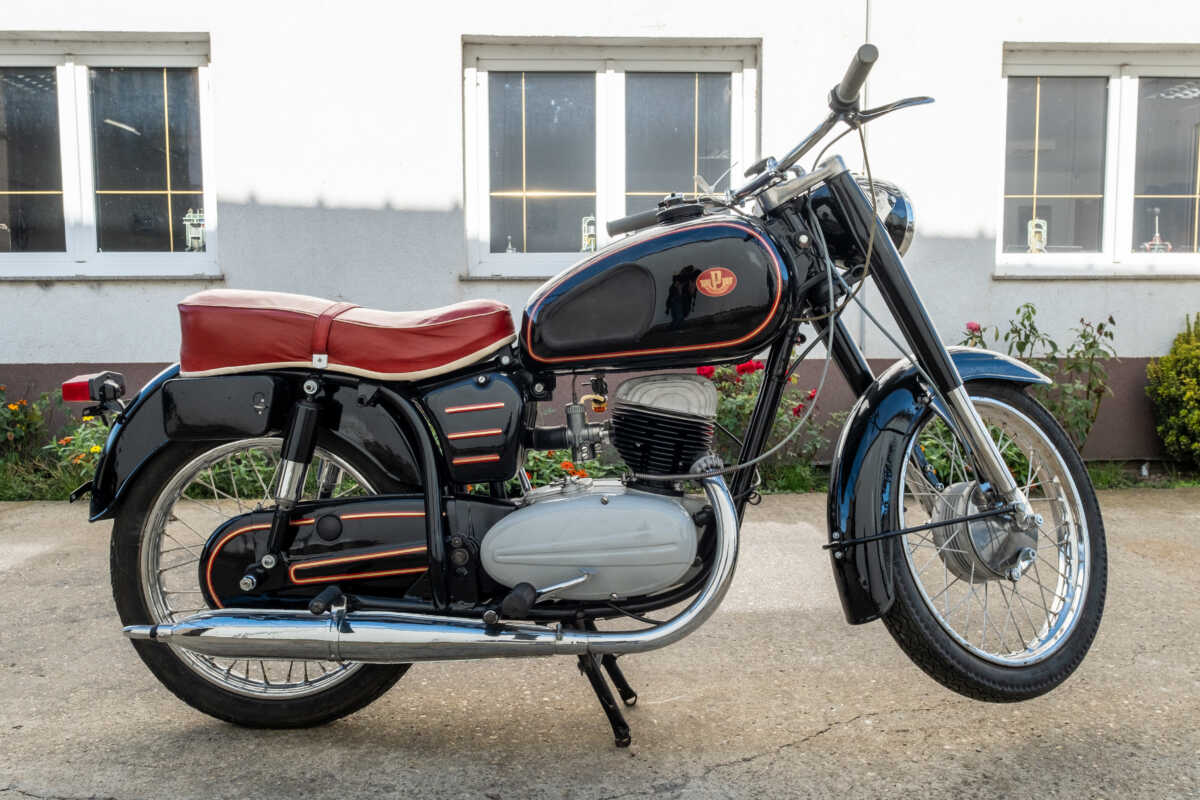 206893 Pannonia T6 Fekete