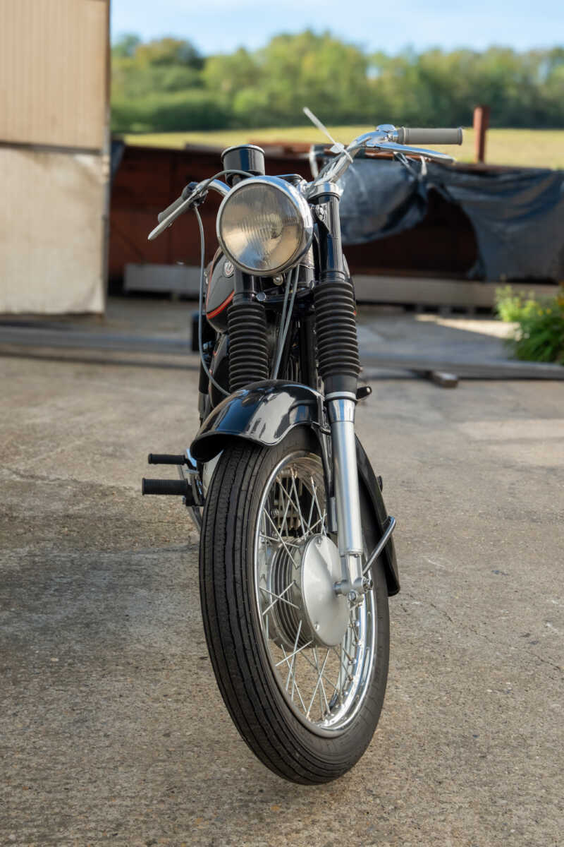 206874 Pannonia P12 Fekete