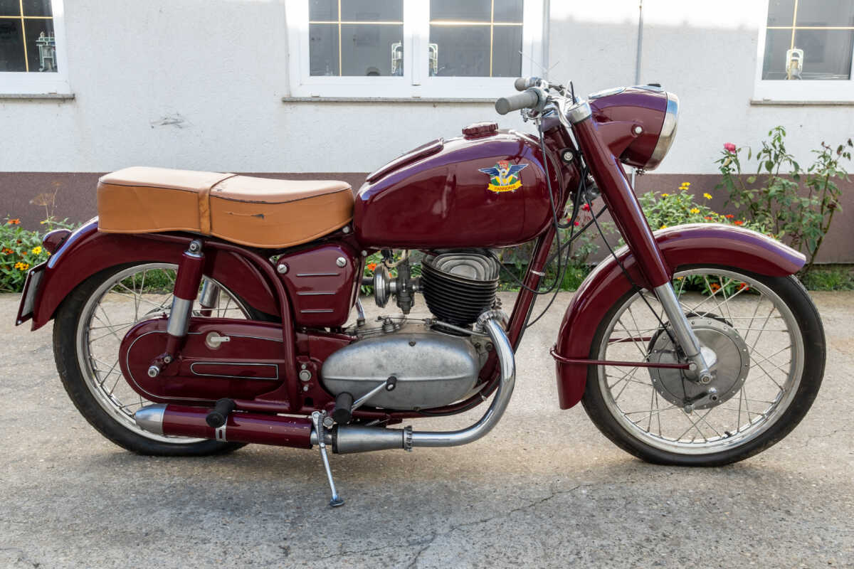 206915 Pannonia TLT Bordó