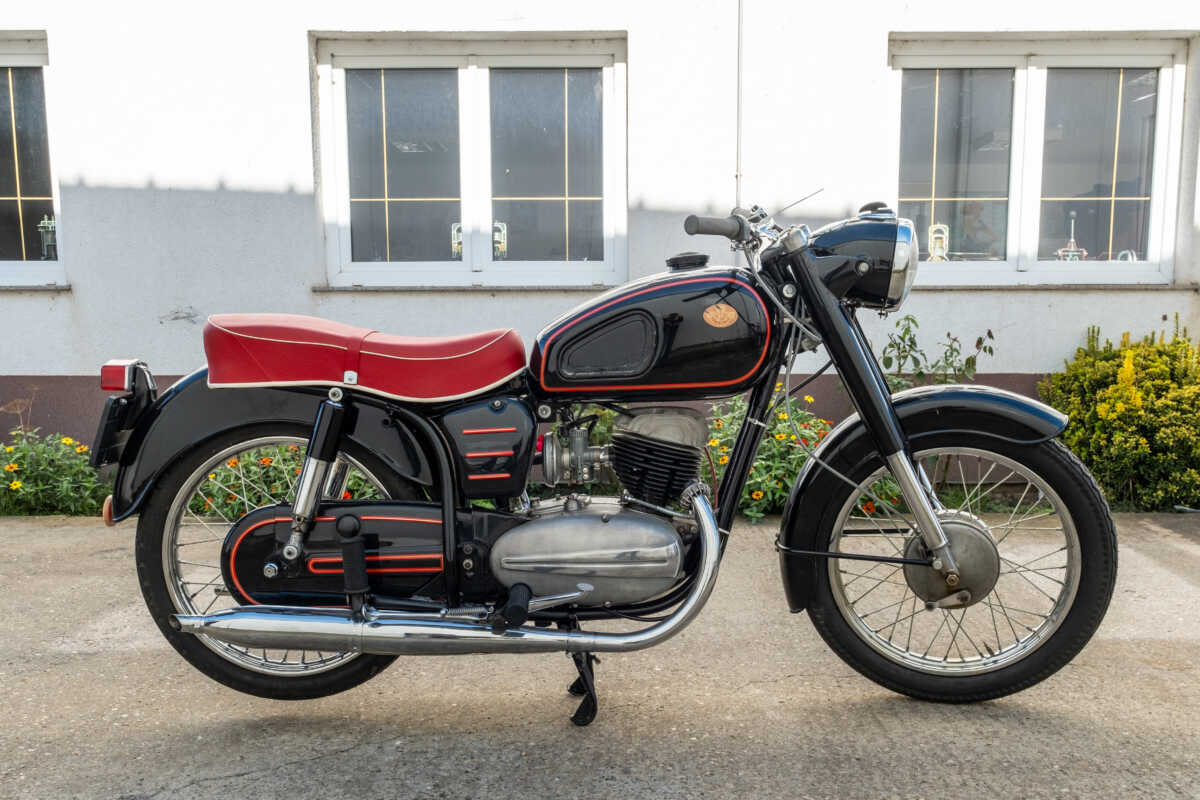 206895 Pannonia T6/12 Fekete