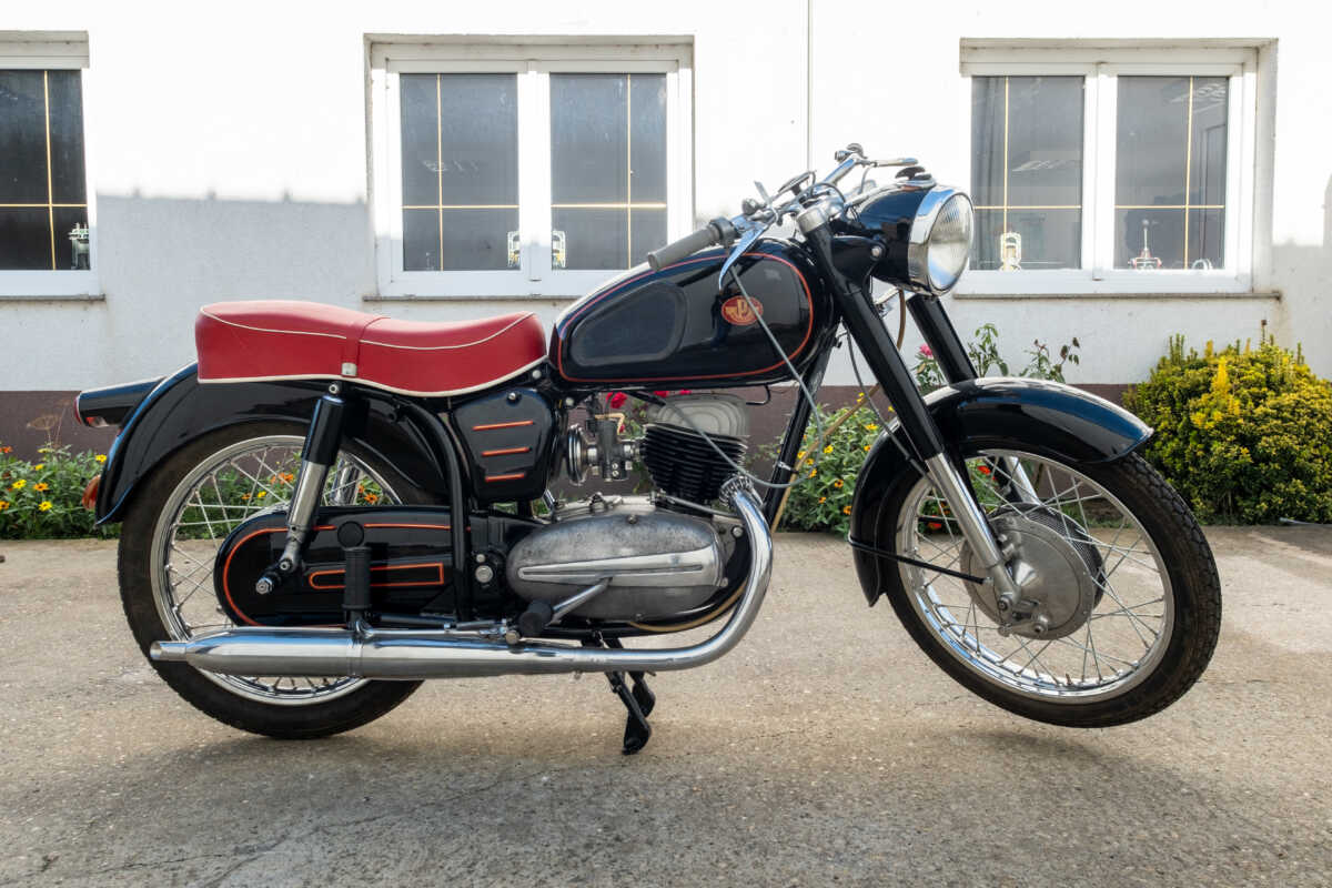 206894 Pannonia T2 Fekete